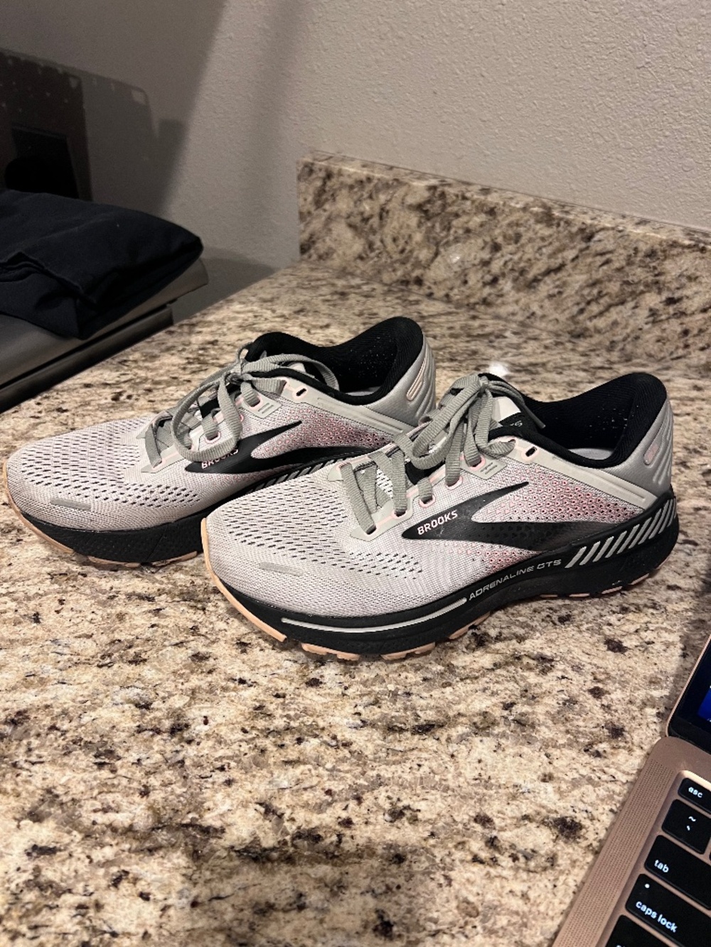 Brooks Womens Sneakers